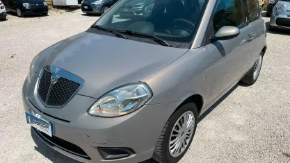 Usata Lancia Ypsilon 60 CV (44 kW) 2008 Grigio Utilitaria