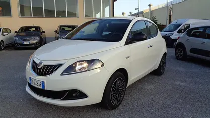 Bianco Usata 2023 Lancia Ypsilon Gold Due volumi | 12.900 € (Buon prezzo)