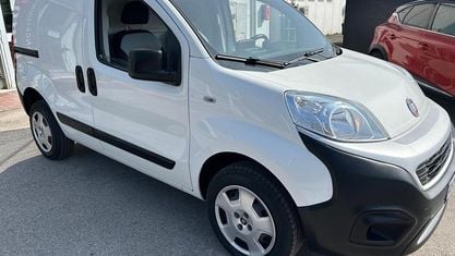 Gebraucht Fiat Fiorino 70 PS (51 kW) 2020 Weiß Van / Kleinbus