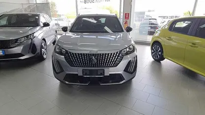 Grigio artense Usata 2024 Peugeot 2008 Allure SUV | 21.500 € (Buon prezzo)