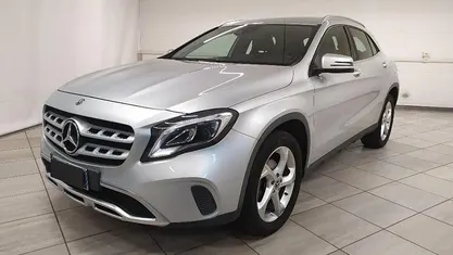 Usata Mercedes GLA200 Premium 136 CV (100 kW) 2019 Grigio SUV