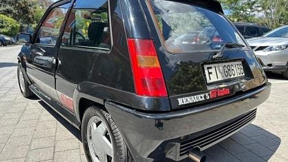 Begagnad Renault R5 GT 121 HK (88 kW) 1988 Svart Halvkombi