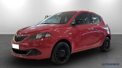 Usata Lancia Ypsilon Silver 69 CV (50 kW) 2022 Rosso Utilitaria