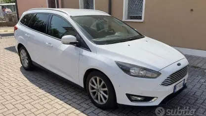 Usata Ford Focus 120 CV (88 kW) 2015 Bianco Station wagon