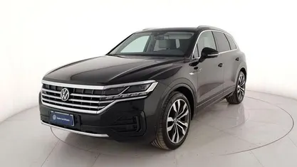 Usata VW Touareg R-line 231 CV (169 kW) 2023 Nero metallizzato SUV