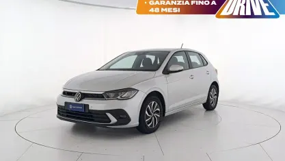 Usata VW Polo Life 95 CV (69 kW) 2023 Reflex silver metallizzato Utilitaria