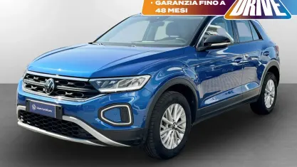 Usata VW T-Roc Life 116 CV (85 kW) 2023 Ravenna blue metallizzato nero SUV