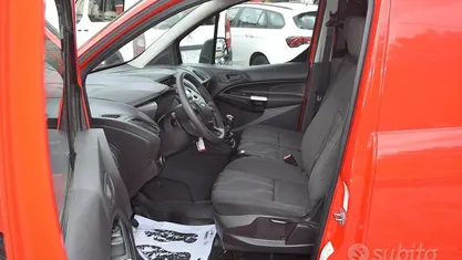 Rosso Usata 2017 Ford Transit Trend Tre volumi | 9800 € (Buon prezzo)