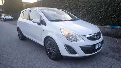 Bianco Usata 2011 Opel Corsa Cosmo Due volumi | 3900 € (Buon prezzo)