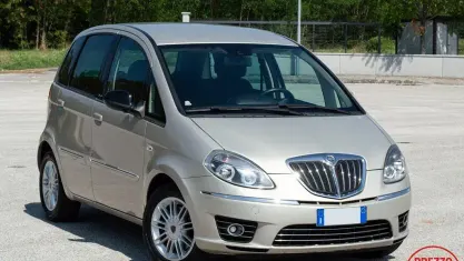 Usata Lancia Musa 95 CV (69 kW) 2011 Grigio Monovolume