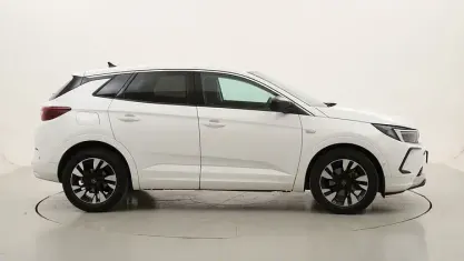 Begagnad Opel Grandland X Business Elegance 131 HK (96 kW) 2023 SUV