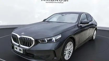 Usata BMW 520 197 CV (144 kW) 2025 Sophisto grey metallizzato Berlina
