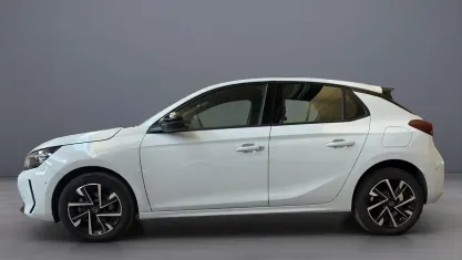 Usata Opel Corsa 101 CV (74 kW) 2025 Kontur white Utilitaria