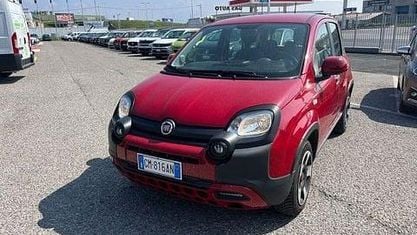 Begagnad Fiat Panda Cross Cross 70 HK (51 kW) 2023 Röd Halvkombi