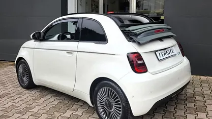 Usata Fiat 500e Icon 86 kW (118 CV) 2021 Bianco Cabrio