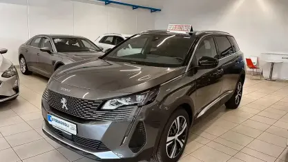 Usata Peugeot 5008 GT 131 CV (96 kW) 2023 Grigio SUV