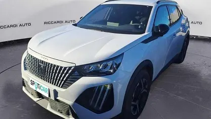 Usata Peugeot 2008 Allure 101 CV (74 kW) 2025 SUV