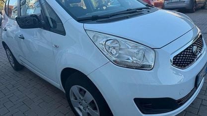 Usata Kia Venga 90 CV (66 kW) 2012 Bianco Utilitaria