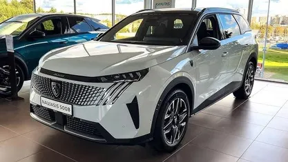 Usata Peugeot 5008 GT 136 CV (100 kW) 2025 Nero metalizzato SUV