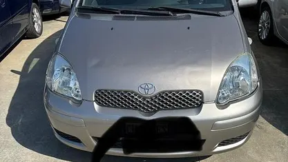 Usata Toyota Yaris Sol 86 CV (63 kW) 2003 Grigio Berlina