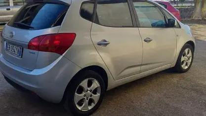 Usata Kia Venga EX 90 CV (66 kW) 2010 Grigio Utilitaria