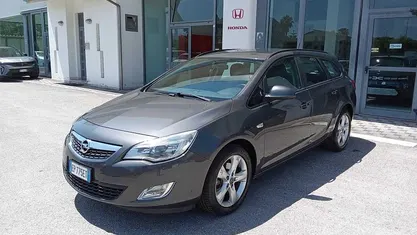 Usata Opel Astra 110 CV (80 kW) 2013 Gray Station wagon