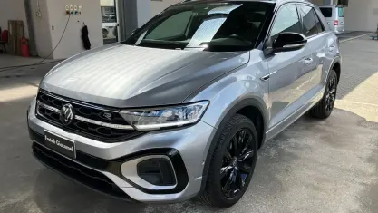 Käytetty VW T-Roc R-line 110 HP (80 kW) 2023 Hopea Katumaasturi