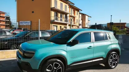 Usado Jeep Avenger Altitude 101 CV (74 kW) 2023 Azul SUV