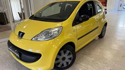 Giallo Usata 2006 Peugeot 107 Due volumi | 3990 € (Buon prezzo)