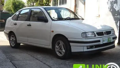 Usata Seat Cordoba 75 CV (55 kW) 1994 Bianco Berlina
