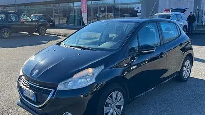 Usata Peugeot 208 68 CV (50 kW) 2013 Utilitaria