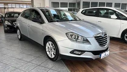 Usata Lancia Delta Gold 120 CV (88 kW) 2012 Utilitaria