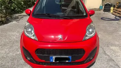 Usata Peugeot 107 68 CV (50 kW) 2013 Rosso Utilitaria