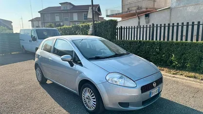 Grigio Usata 2008 Fiat Grande Punto Dynamic Due volumi | 1900 € (Buon prezzo)