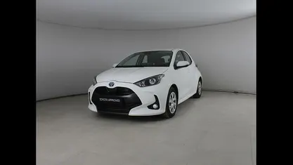 Bianco Usata 2022 Toyota Yaris Hybrid Business Edition Tre volumi | 15.800 € (Ottimo prezzo)