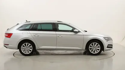 Usata Skoda Superb Executive 150 CV (110 kW) 2022 Argentoargento Station wagon