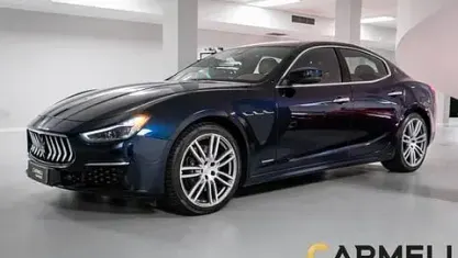 Begagnad Maserati Ghibli GranLusso 275 HK (202 kW) 2020 Blå Sedan