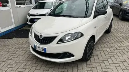Usata Lancia Ypsilon Gold 69 CV (50 kW) 2022 Bianco Utilitaria