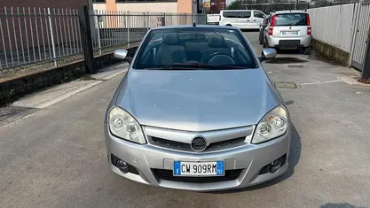 Usata Opel Tigra Sport 90 CV (66 kW) 2007 Grigio Cabrio