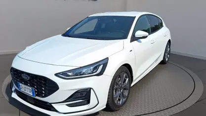 Usata Ford Focus ST-Line 125 CV (91 kW) 2023 Frozen white Berlina