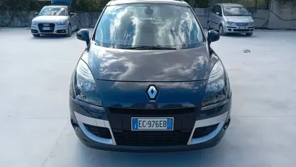 Usata Renault Scénic III 110 CV (80 kW) 2010 Grigio Monovolume