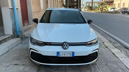 Usata VW Golf VIII R-line 149 CV (109 kW) 2022 Bianco Berlina