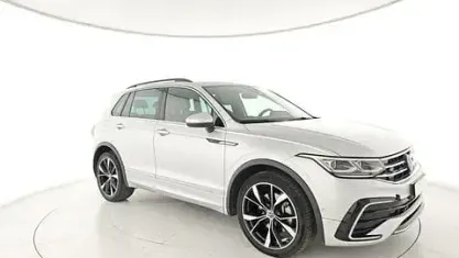 Usata VW Tiguan R-line 200 CV (147 kW) 2023 Argento SUV