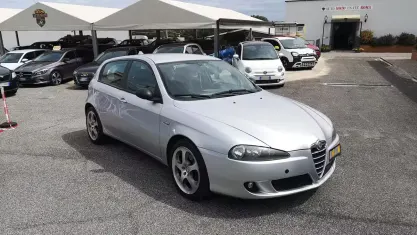 Usata Alfa Romeo 147 120 CV (88 kW) 2007 Argento Utilitaria