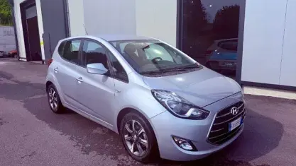 Usata Hyundai ix20 90 CV (66 kW) 2015 Argento Utilitaria
