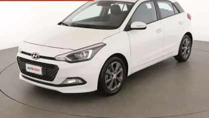 Usata Hyundai i20 Comfort 85 CV (62 kW) 2016 Bianco Berlina