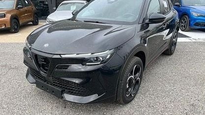 Nouă Alfa Romeo Junior Edizione Speciale 136 CP (100 kW) 2025 Negru SUV