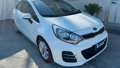 Usata Kia Rio 83 CV (61 kW) 2016 Bianco Utilitaria