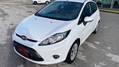 Usata Ford Fiesta 70 CV (51 kW) 2011 Bianco Utilitaria