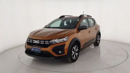 Usata Dacia Sandero Expression 91 CV (66 kW) 2023 Arancione metallizzato Berlina